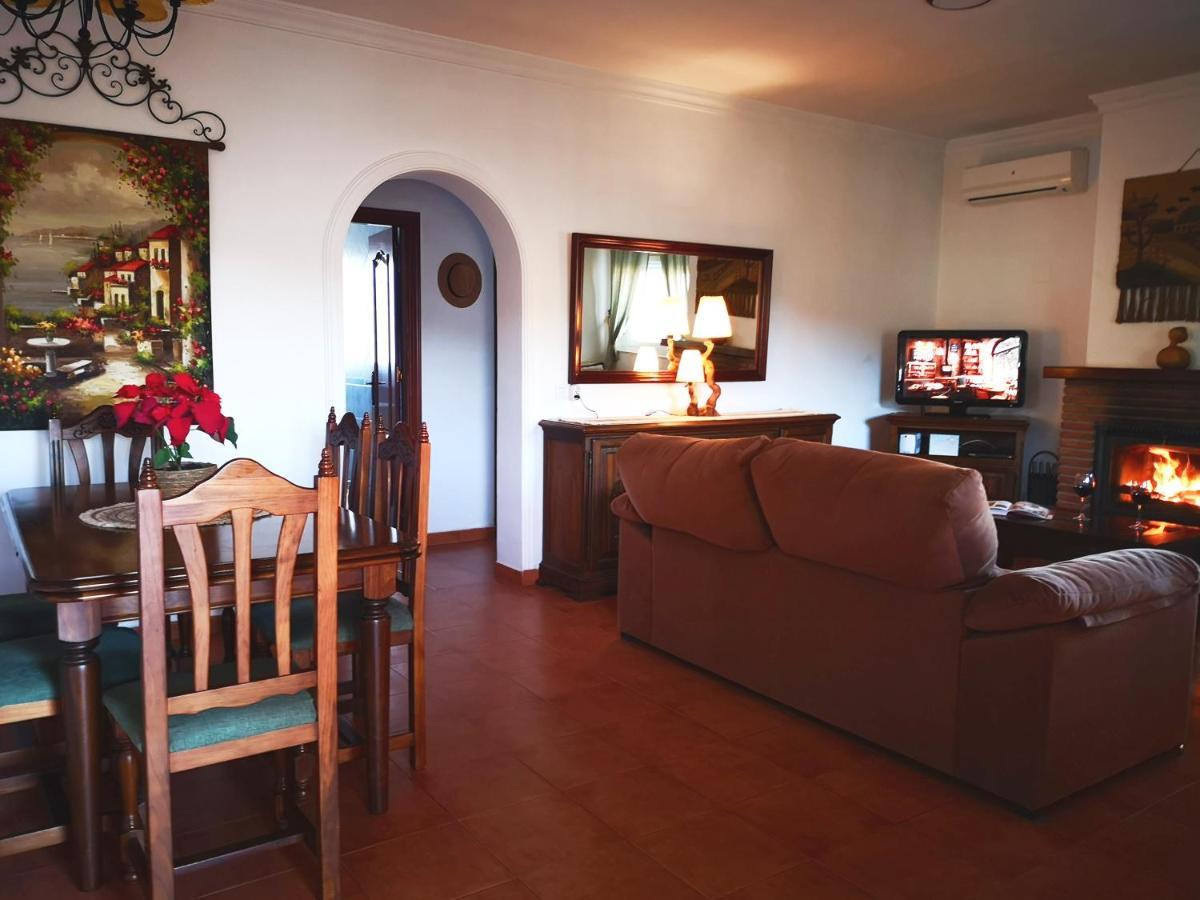 Finca Pil - Casa Rural Con Piscina Guest House Riogordo ภายนอก รูปภาพ